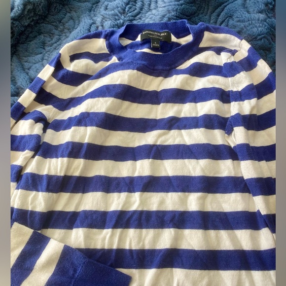 Banana Republic Sweater - Picture 3 of 3